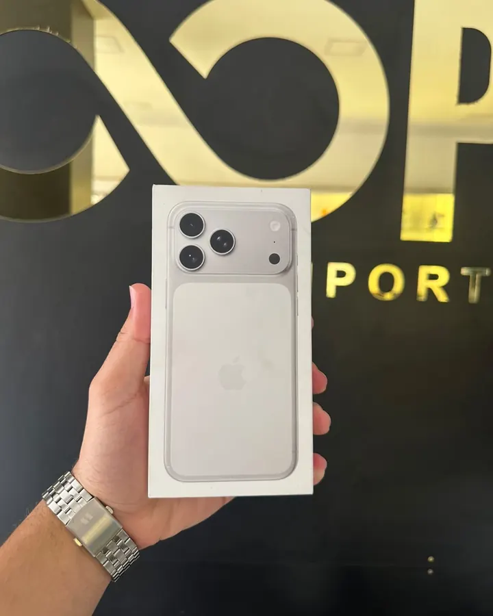 iPhone 17 Pro Max 256 GB prata, lacrado na caixa, na Loop Imports em Caratinga